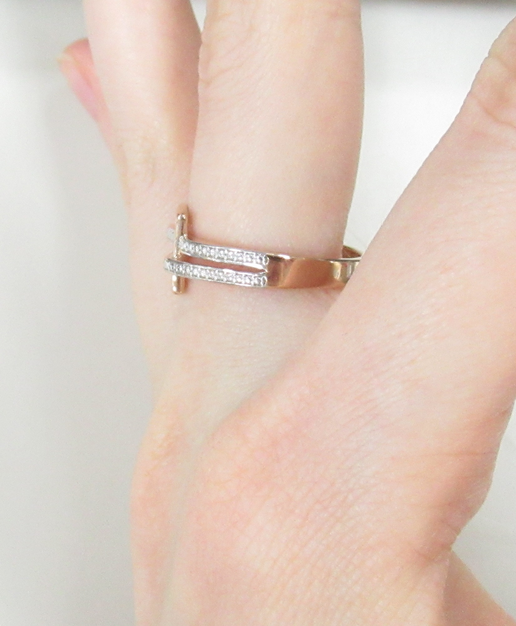 Серебряное кольцо с бриллиантом